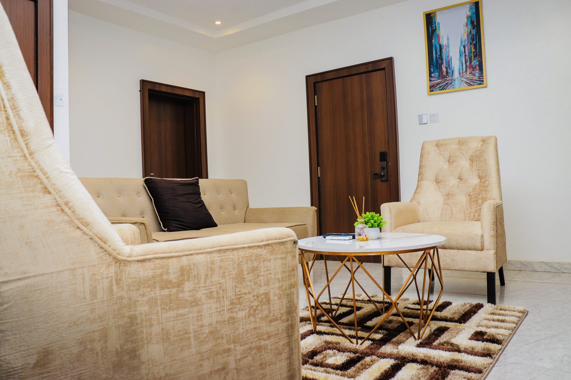 EXECUTIVE ROOM