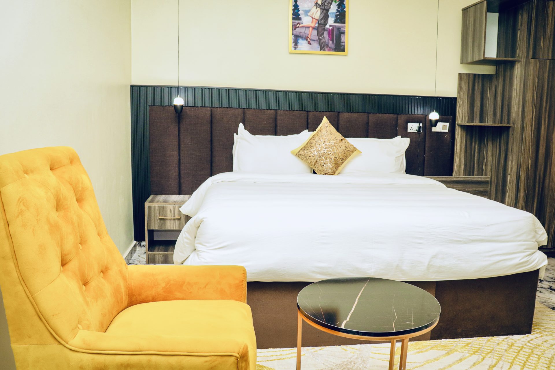 ROYAL ROOM